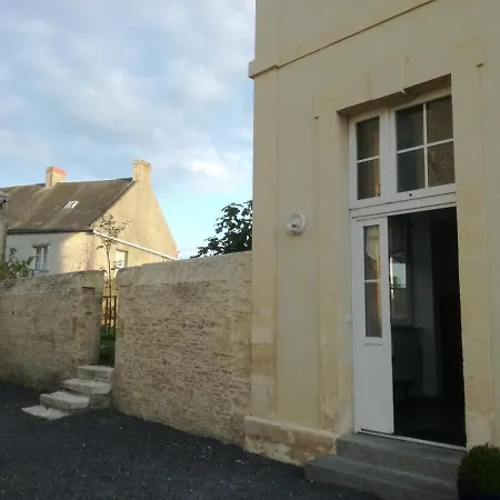 Jadis, L'ecole De Maisy, Port Et Au Bout De L'avenue