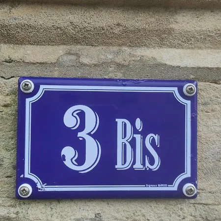 Jadis, L'ecole De Maisy, Port Et Au Bout De L'avenue *