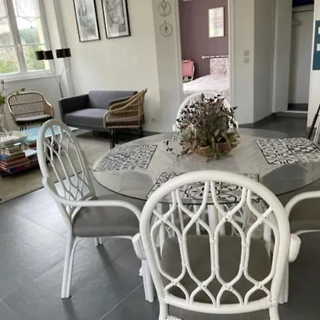 Jadis, L'ecole De Maisy, Port Et Au Bout De L'avenue Dom wakacyjny