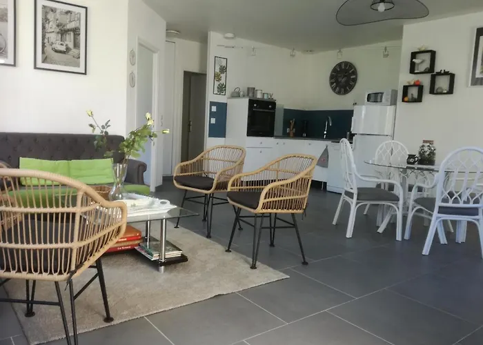 Ferienhaus Jadis, L'ecole De Maisy, Port Et Au Bout De L'avenue *