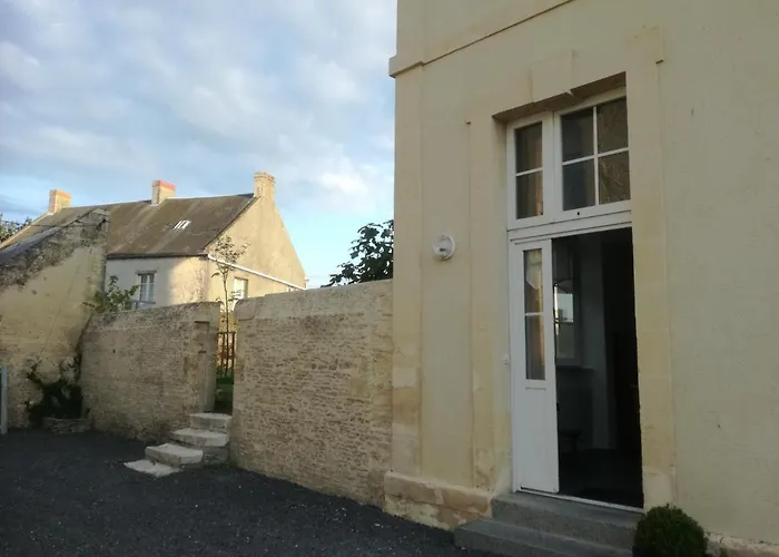 Jadis, L'ecole De Maisy, Port Et Au Bout De L'avenue