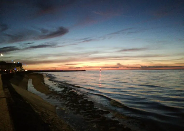 Jadis, L'ecole De Maisy, Port Et Au Bout De L'avenue