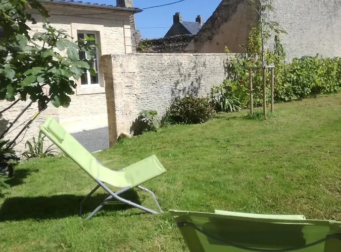 Jadis, L'ecole De Maisy, Port Et Au Bout De L'avenue Ferienhaus