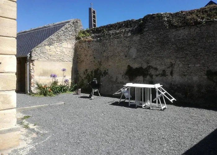 Jadis, L'ecole De Maisy, Port Et Au Bout De L'avenue Ferienhaus