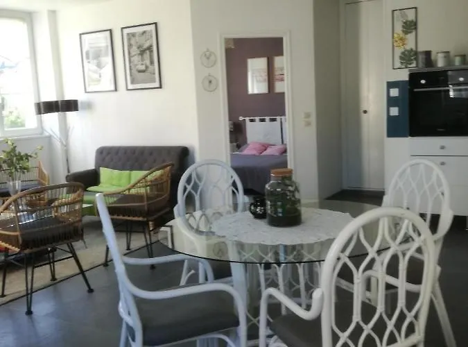 Ferienhaus Jadis, L'ecole De Maisy, Port Et Au Bout De L'avenue *