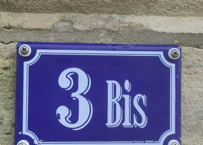 Jadis, L'ecole De Maisy, Port Et Au Bout De L'avenue *