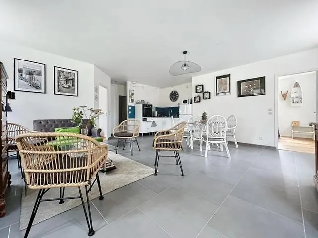 Jadis, L'ecole De Maisy, Port Et Au Bout De L'avenue Ferienhaus Grandcamp-Maisy