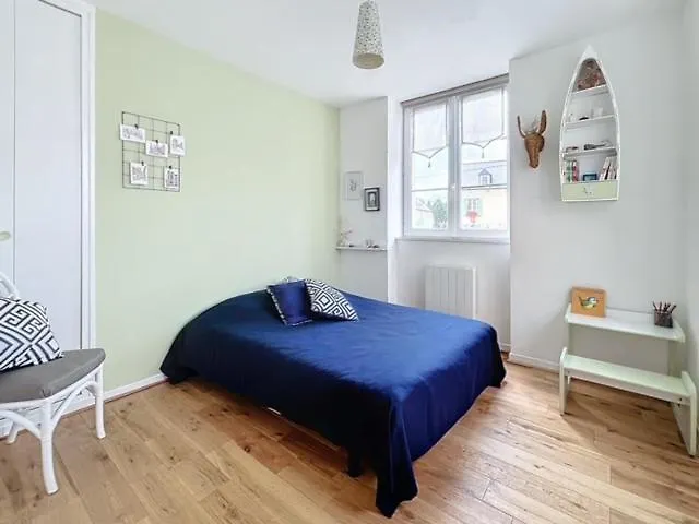 Jadis, L'ecole De Maisy, Port Et Au Bout De L'avenue Grandcamp-Maisy