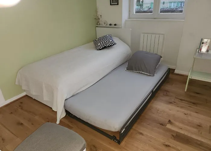 Jadis, L'ecole De Maisy, Port Et Au Bout De L'avenue Grandcamp-Maisy